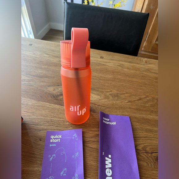 Air Up water bottle with flavor pods. - Picture 8 of 11